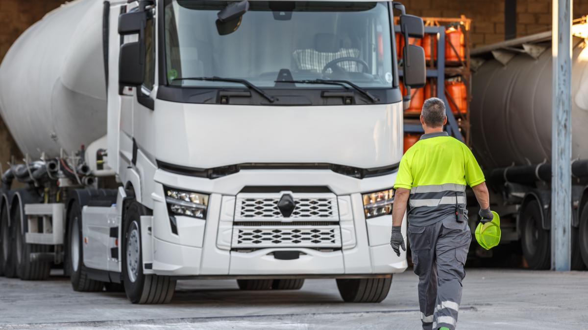 Şerban: Transportatorii rutieri de marfă vor avea un acces mai ușor la ajutoarele de stat pentru achiziția... 1 Serban Transportatorii rutieri de marfa vor avea un acces mai usor la ajutoarele de stat pentru achizitia