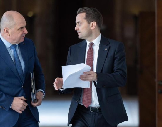 Surse Combinaia pensie salariu interzisa in sectorul public Proiectul va fi discutat in sedinta de guvern Sindicatele