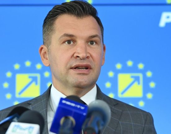 Un deputat PNL solicta partidului sa ajunga la o intelegere cu PSD Nu ne putem permite un guvern in care extremismul