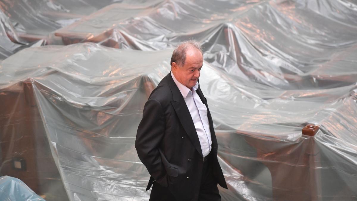 Vasile Blaga surprins in timp ce injura la tribuna Senatului Ai belit p acum Daca n ai cu cine