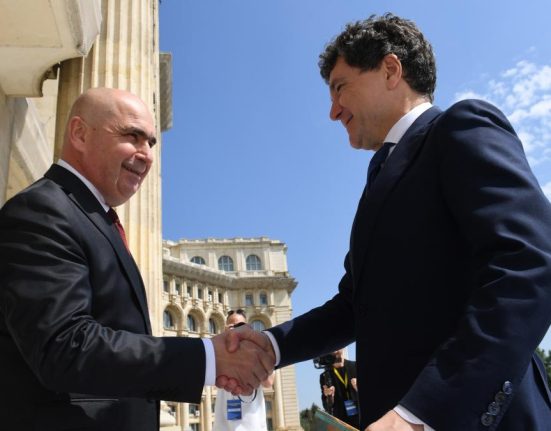 a putut nicusor dan sa previn a criza politica bolojan cu oameni ce au alte interese este foarte dificil sa