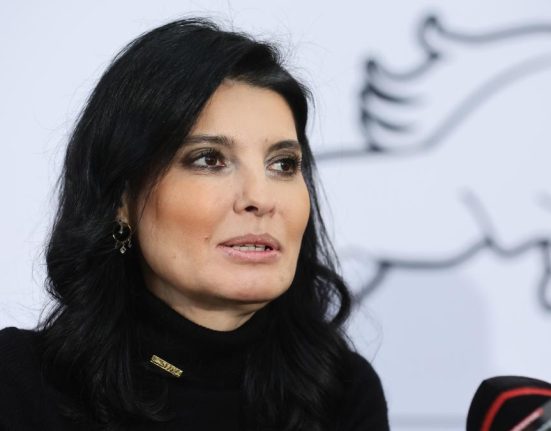 ratele au crescut dramatic romanii dusi la extrem lavinia sandru nu mai traim ci doar