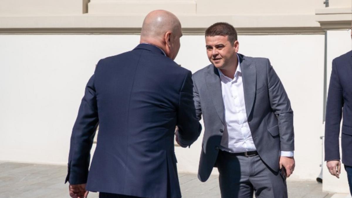 Cu 4 zile inainte de motiunea de cenzura un lider PSD l a intalnit pe Bolojan la Suceava Culoarea
