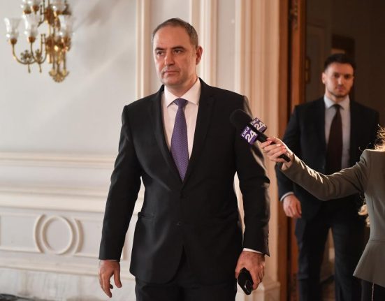 Nazare Romania intra intr o perioada de interimat guvernamental dar nu isi permite un