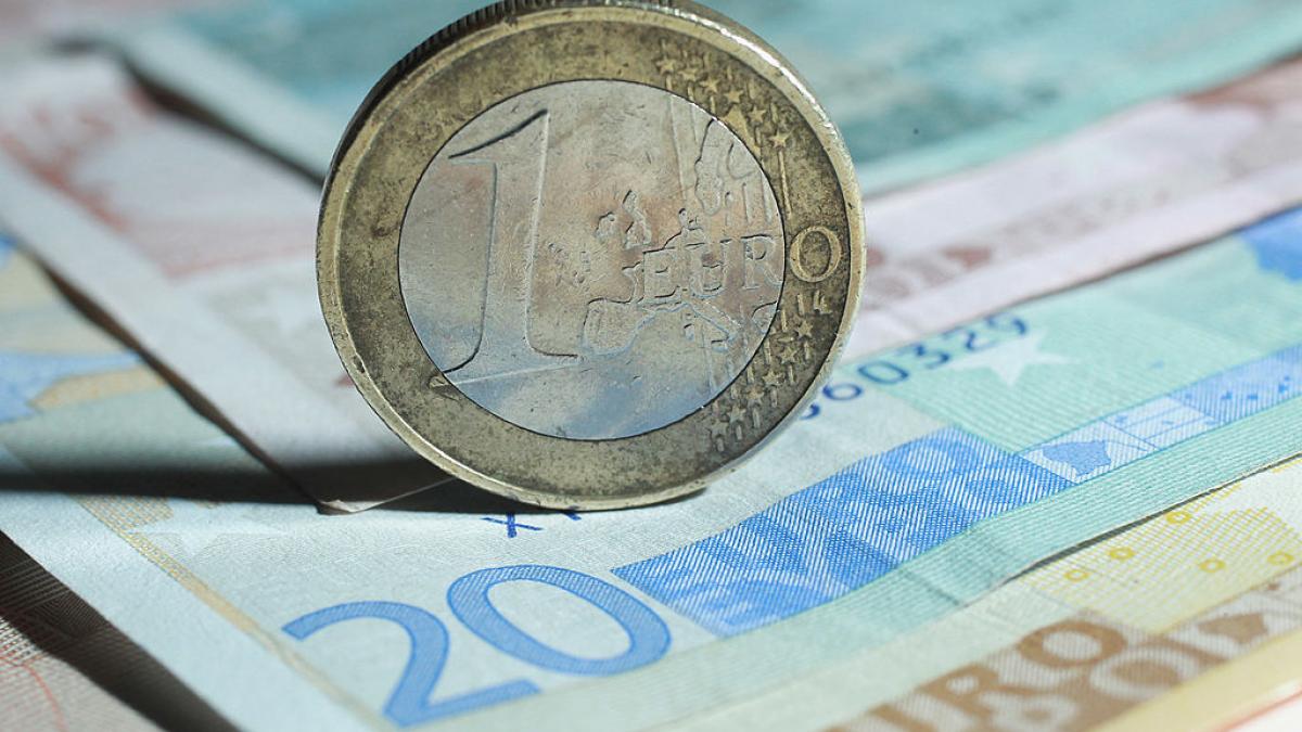 Nazare afirma ca aprecierea cursului euro se datoreaza motiunii de cenzura Nu sunt excluse efecte