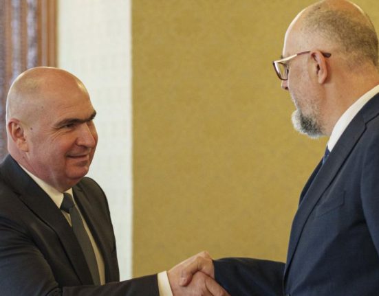 Parlamentarii PNL si UDMR nu vor participa la votul motiunii de cenzura PSD va vota cu
