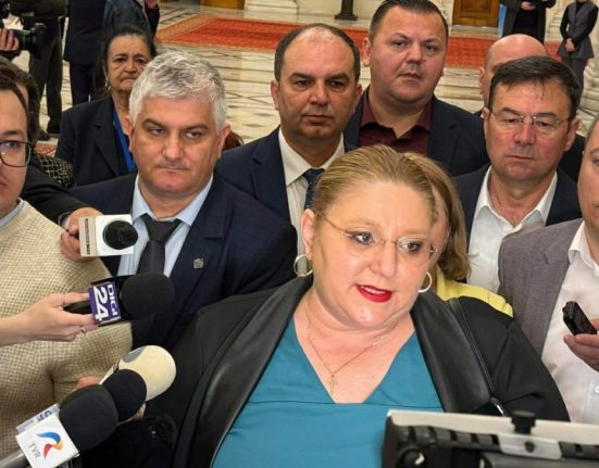 Parlamentarii SOS vor vota motiunea impotriva lui Bolojan Votul va fi public 1