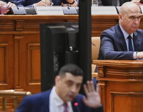 Politico discuta despre incapatanatul Bolojan si pericolul Simion Cum sa urmaresti