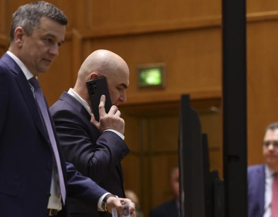 negocieri complicate inainte de motiune surse liberalii au reusit sa convinga 10 parlamentari
