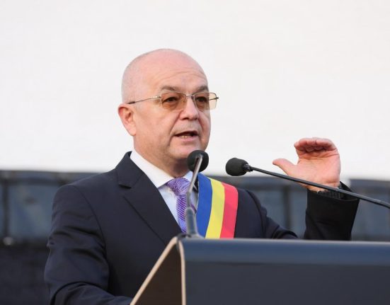 Emil Boc interzice utilizarea steagului si imnului Rusiei la Cluj Napoca in cadrul Cupei Mondiale de