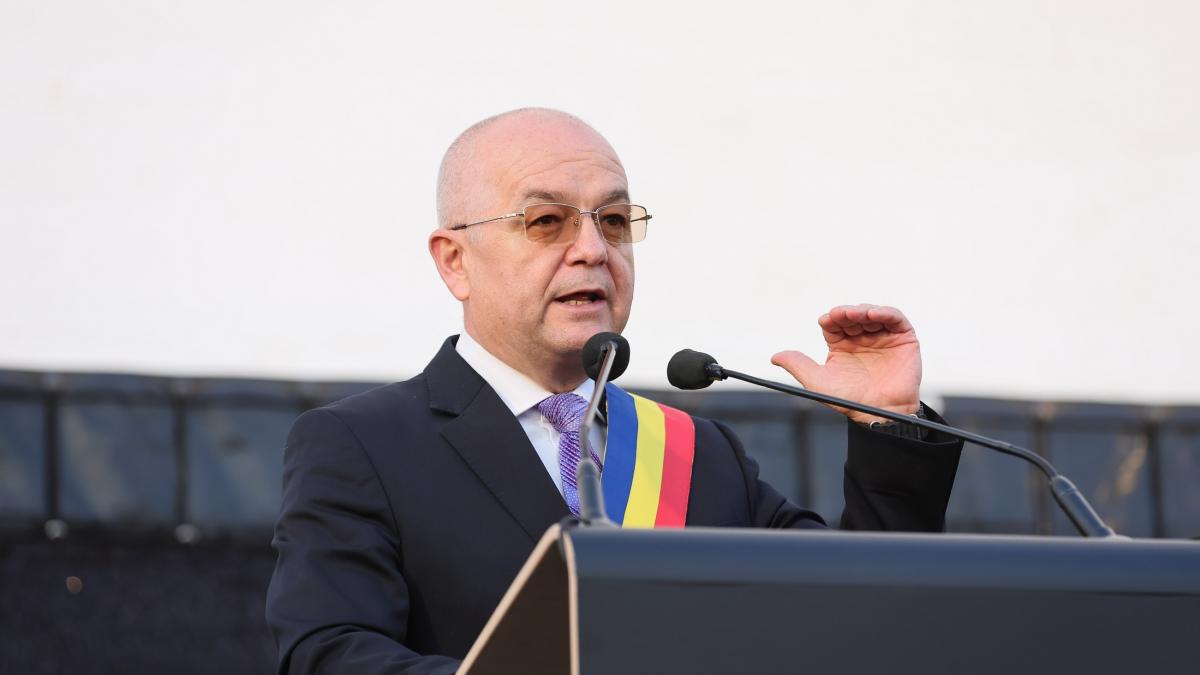 Emil Boc interzice utilizarea steagului și imnului Rusiei la Cluj-Napoca în cadrul Cupei Mondiale de... 1 Emil Boc interzice utilizarea steagului si imnului Rusiei la Cluj Napoca in cadrul Cupei Mondiale de