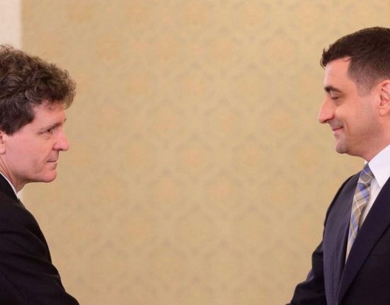 George Simion afirma ca a fost contactat luni de un consilier prezidential pentru a vota cu Vestea