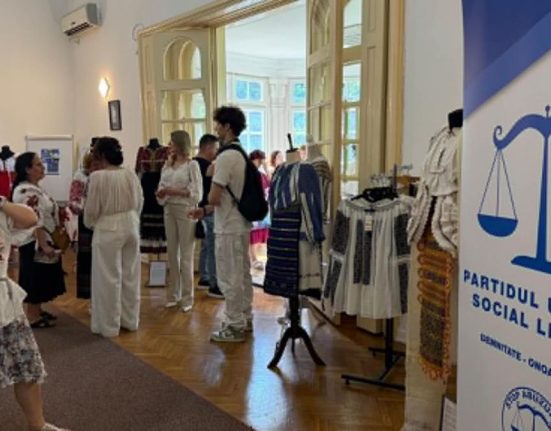 PUSL si IE Nationala au marcat Ziua Universala a Iei Un popor care isi cinstete tradiiile