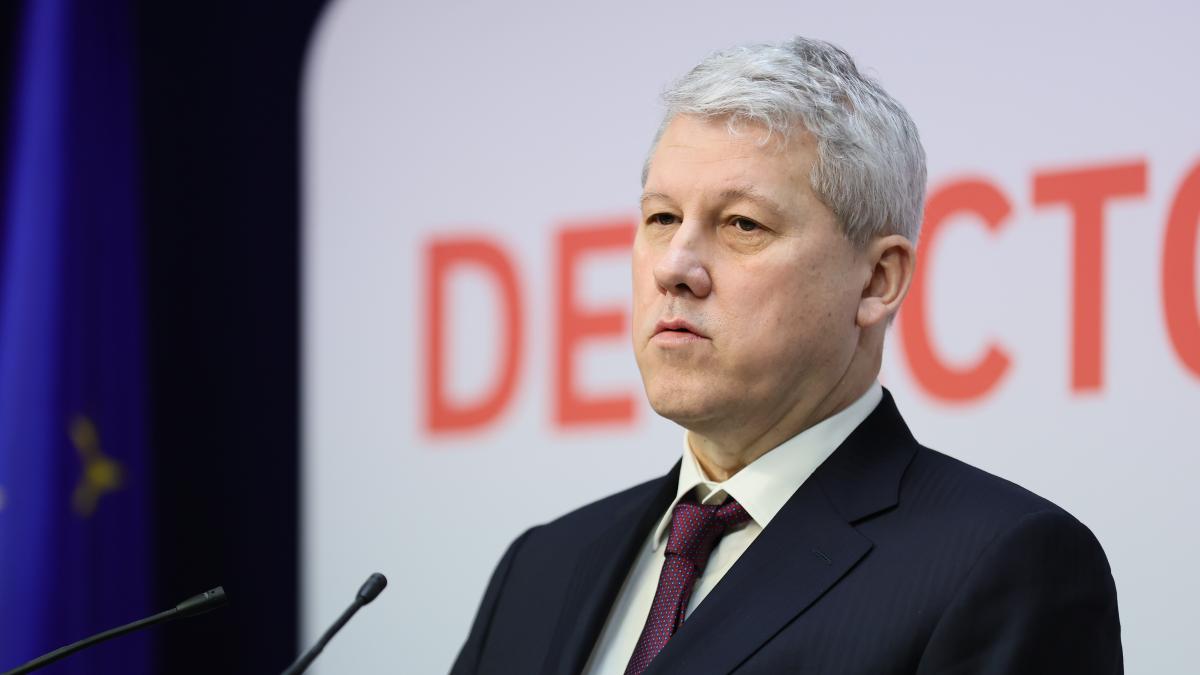 Predoiu afirmă că MAI nu dispune de fonduri pentru a-i recompensa pe angajaţii care au participat la misiuni de... 1 Predoiu afirma ca MAI nu dispune de fonduri pentru a i recompensa pe angajatii care au participat la misiuni de
