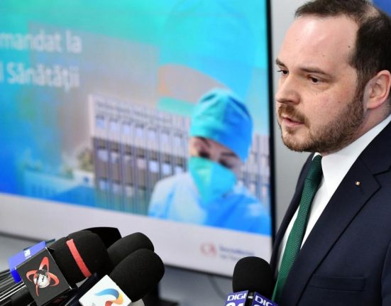 Rogobete il invita pe Bolojan sa l insoteasca pe holurile unui sectii de oncologie La patul