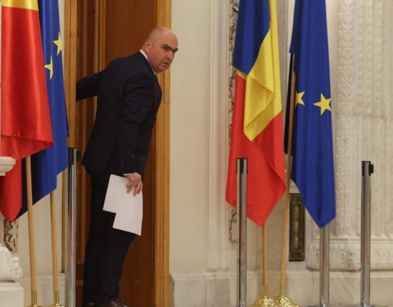 Si criza politica intra in vacanta Bolojan ar putea ramane premier demis la Palatul Victoria pana