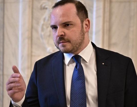 rogobete reforma nu se poate realiza prin ipocrizie nu exista o singura persoana capabila sa aduca reforma