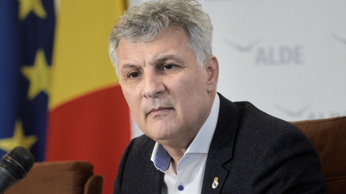 Daniel Zamfir o acuza pe Buzoianu ca distruge terase in plin sezon estival nainte de inceperea