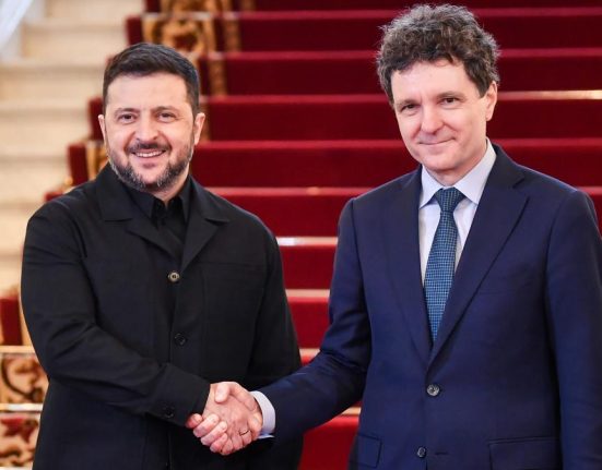 Dupa vizita de la Paris Nicusor Dan se indreapta miercuri spre Kiev Presedintele va participa la Summitul