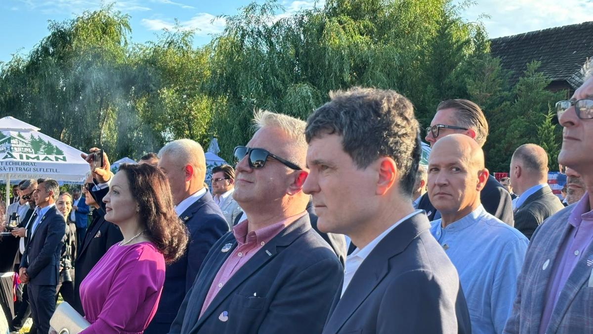 Imagini cu presedintele Nicusor Dan la un eveniment organizat de Ziua Independentei Statelor Unite la