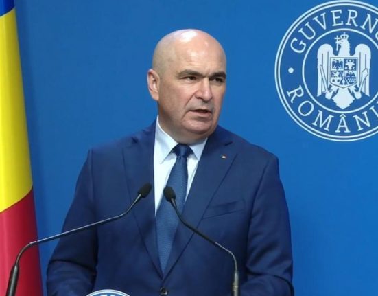 Legea salarizarii va fi prezentata in Parlament Bolojan a solicitat o sesiune extraordinara Riscam sa