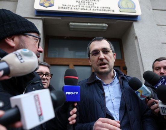 Niciun vaccin nu a fost solicitat de mine Cum incearca Vlad Voiculescu sa evadeze de acuzatiile din