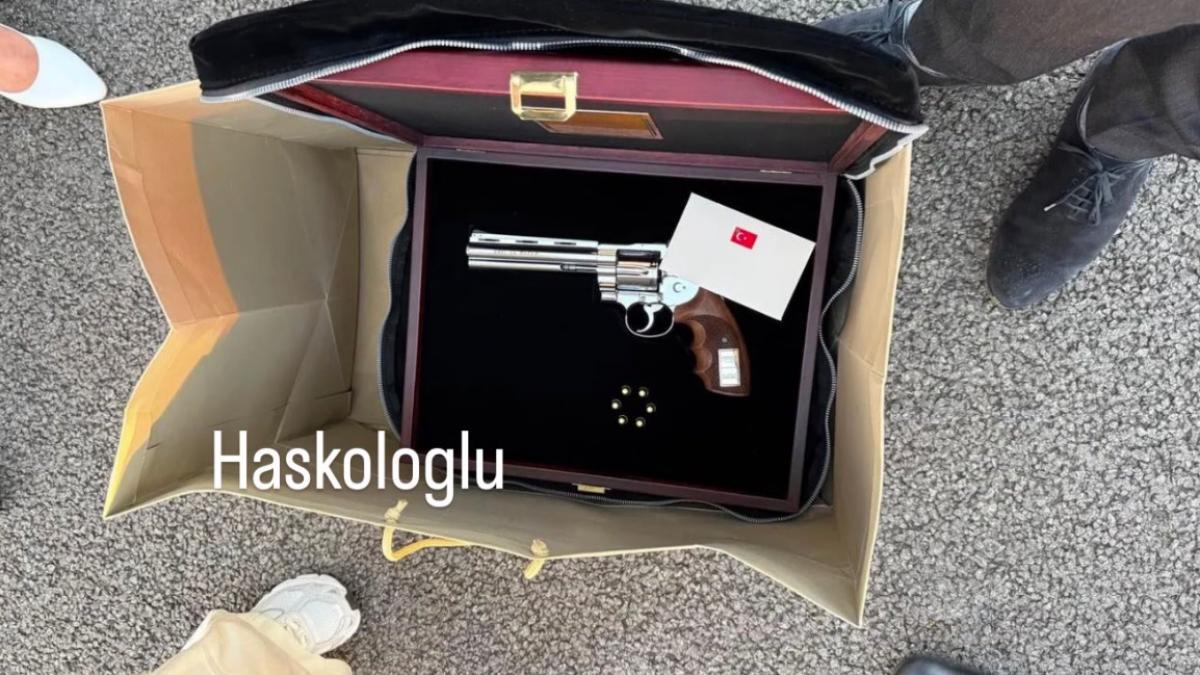 Nicuor Dan a primit un pistol Gumusay i gloane de la Erdogan Ce a fcut preedintele cu arma