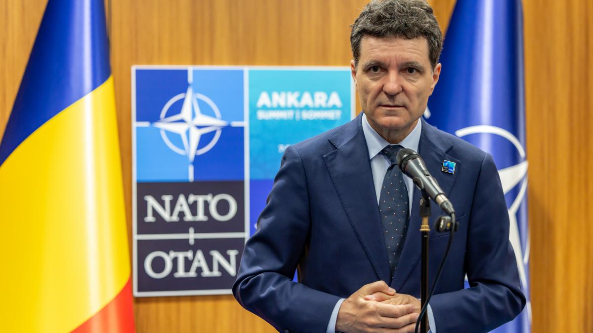 Nicusor Dan a declarat la Ankara ca nu va propune un premier daca nu are certitudinea unei majoritati