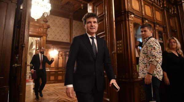 Nicuşor Dan l-a felicitat pe Dacian Cioloş pentru prezentarea viziunii sale asupra "unei francofonii mai eficiente" 1 Nicusor Dan l a felicitat pe Dacian Ciolos pentru prezentarea viziunii sale asupra unei francofonii mai eficiente