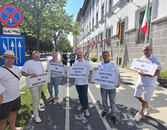 PUSL protesteaza la Primaria Timisora si ii solicita lui Dominic Fritz sa respecte legea