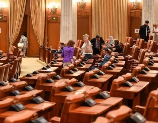 CCR dezbate sesizarea lui Grindeanu privind un conflict Guvern-Parlament pe SAFE
