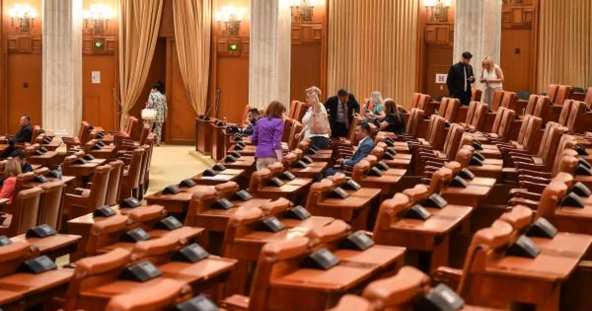 CCR dezbate sesizarea lui Grindeanu privind un conflict Guvern-Parlament pe SAFE