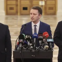 Nicușor Dan, moment de tandrețe cu Mirabela Grădinaru pe aeroport