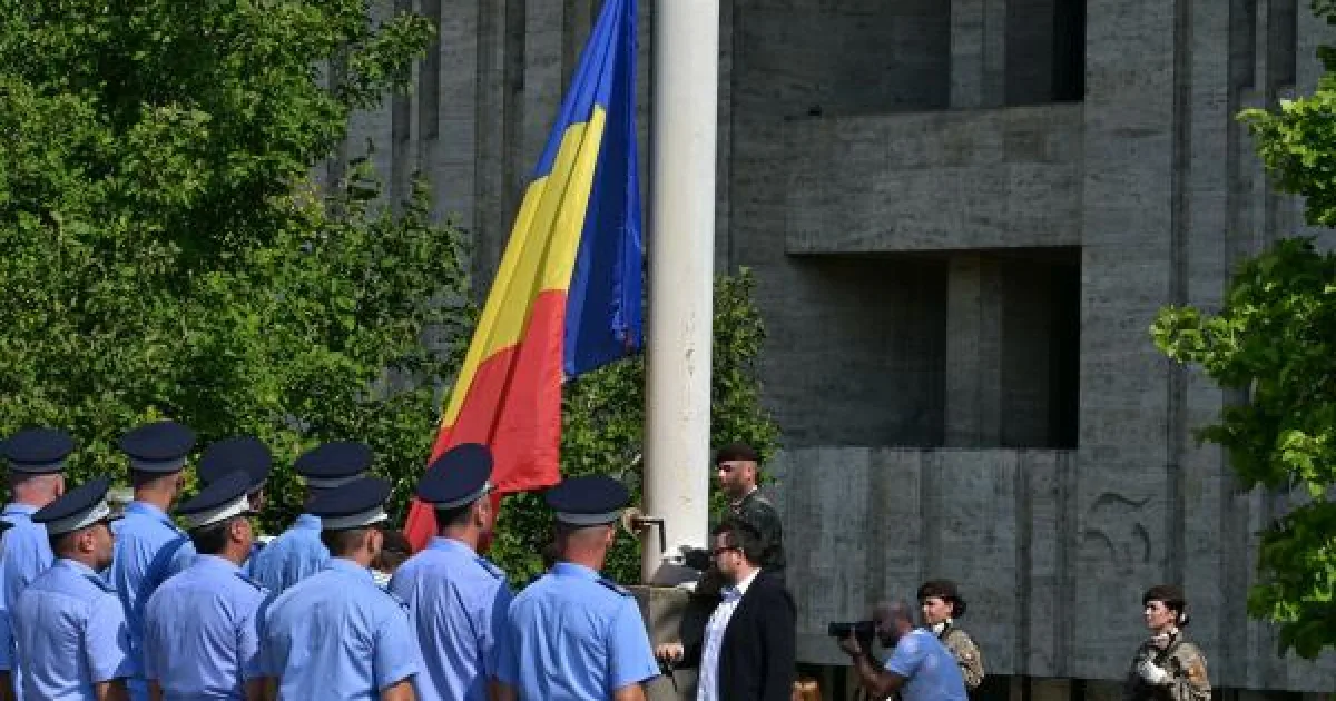 Primele poze din avionul cu politicieni și magistrați spre Mykonos. Cine e autorul lor