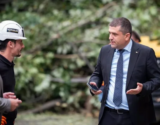 Radu Miruță, nervos după o oră în trafic pe Valea Oltului: „Patru lucrau”