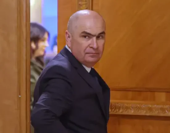 Anunț fals al Dianei Șoșoacă: latina se trage din română, Vaticanul a aprobat