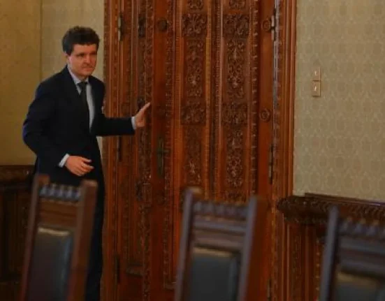 AUR îi răspunde lui Nicușor Dan: Constituția nu îi dă voie să aleagă partidele