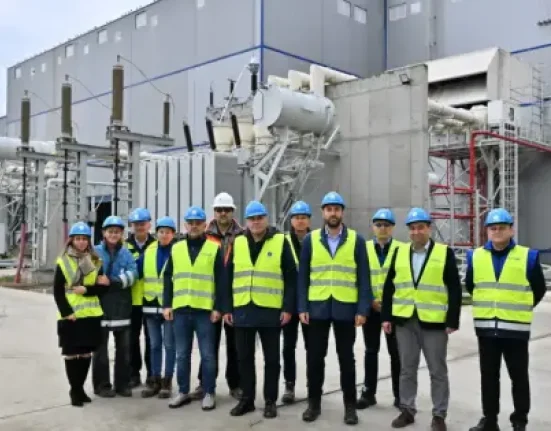 Balcoanele închise fără autorizație. Ministrul Dezvoltării anunță modificarea legii