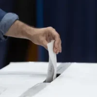 Ce spune șeful AEP despre cele 14 milioane cheltuite de PNL pe cartea lui Ciucă