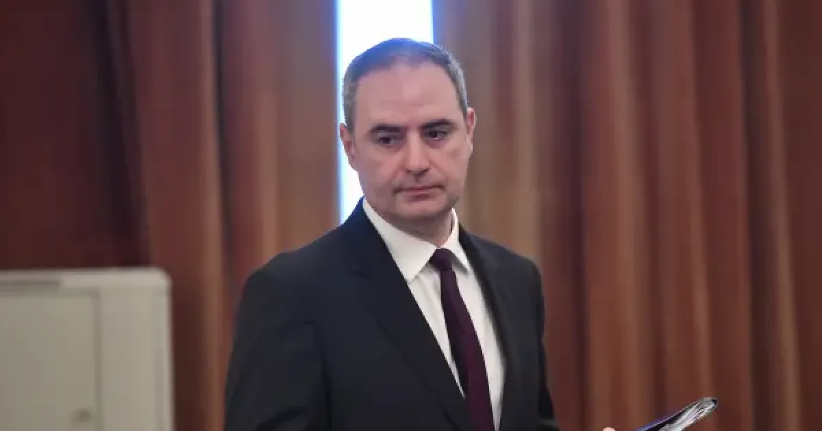 Luca Niculescu discută cu Isărescu și șefii marilor companii despre cursul euro și Dacia 1 Luca Niculescu discută cu Isărescu și șefii marilor companii despre cursul euro și Dacia