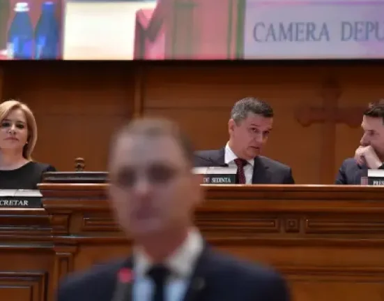 Luca Niculescu, la preluarea mandatelor de către 5 noi miniștri. Manole a ajuns la Muncă