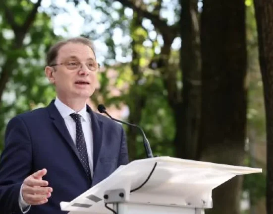 Pe cine ar păstra Luca Niculescu în guvernul său? Nazare e clar un ministru foarte bun