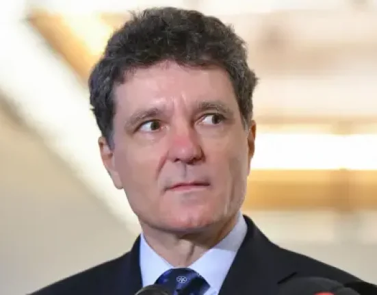 Rogobete amenință medicii cu concedierea dacă pleacă la privat