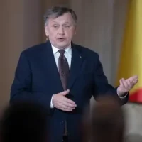 Simion, după învestirea Guvernului Niculescu: „Capul sus, români! Nu deznădăjduim”