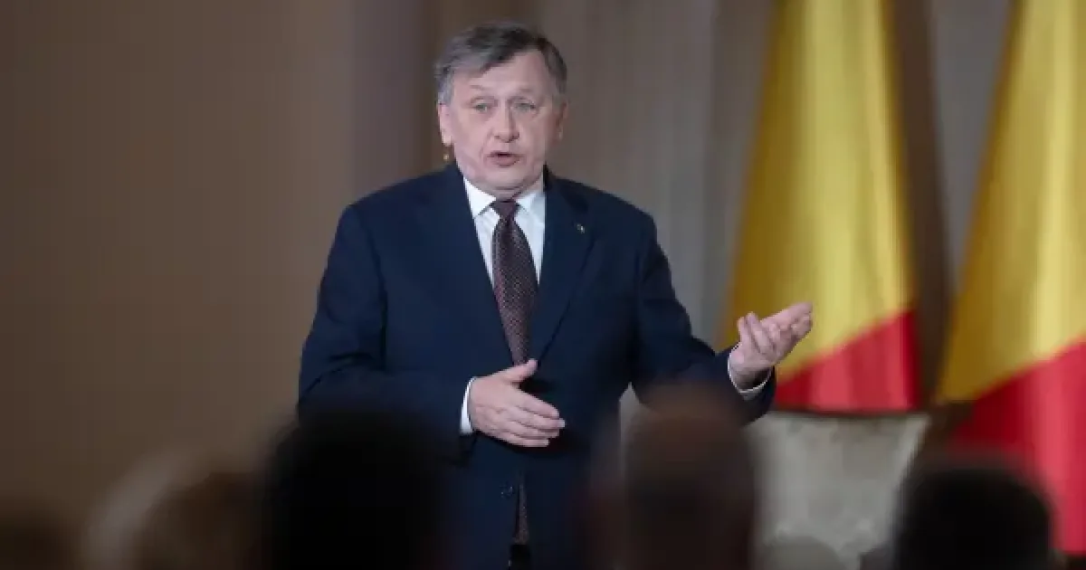 Simion, după învestirea Guvernului Niculescu: „Capul sus, români! Nu deznădăjduim”