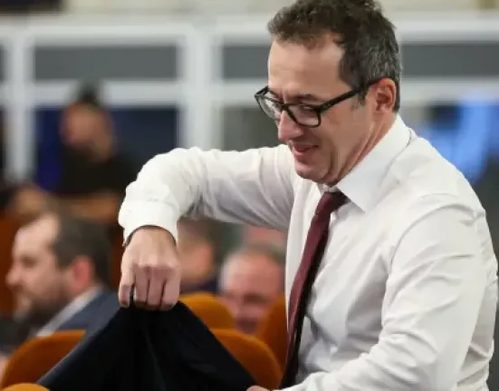 Ultimatumul lui Bolojan, expirat. Nu toți liberalii au demisionat